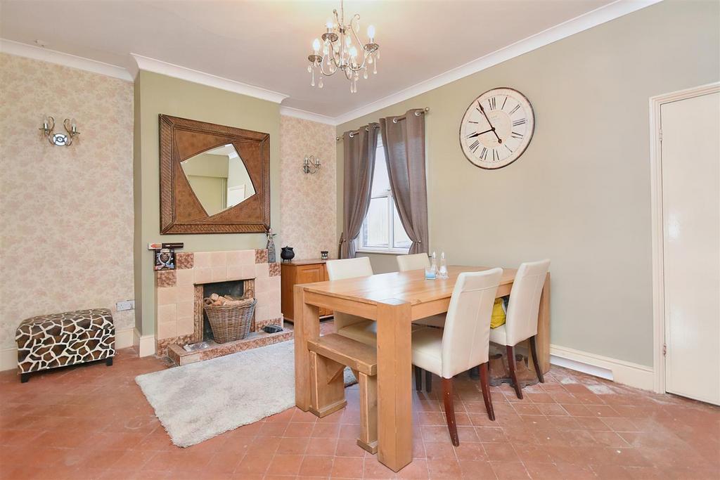 Oakley Road, Corby NN17 2 bed end of terrace house £179,950
