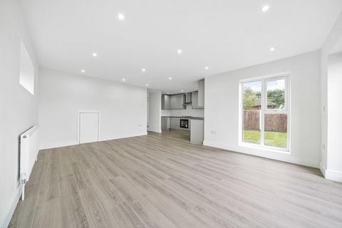 3 bedroom detached house for sale - Northdown Close, Ruislip, Middlesex