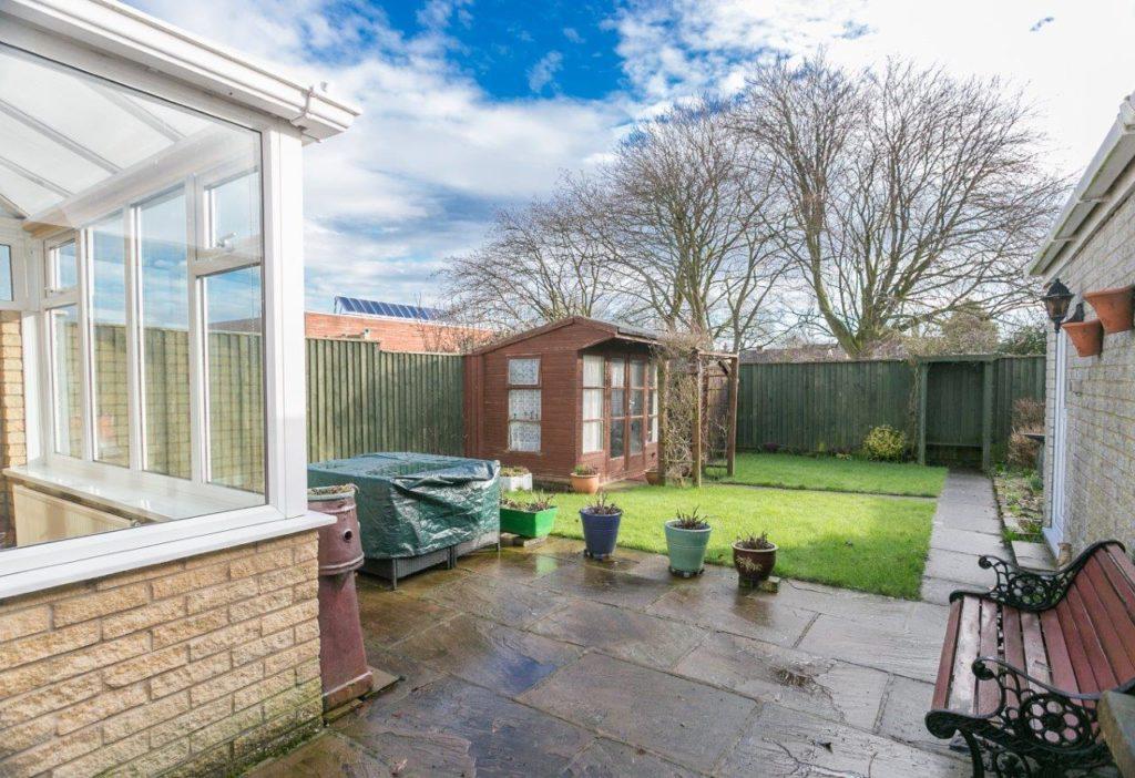 Pool Court, Pickering, YO18 8DR 2 bed detached bungalow for sale - £258,000