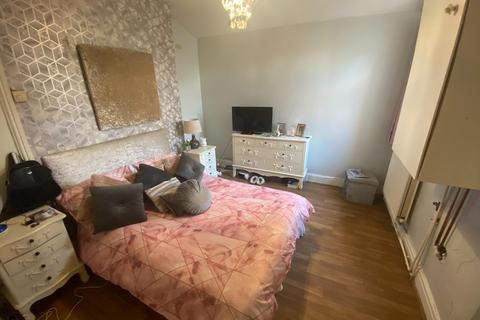 3 bedroom flat for sale, Lisburn Lane, Tuebrook, Liverpool, L13