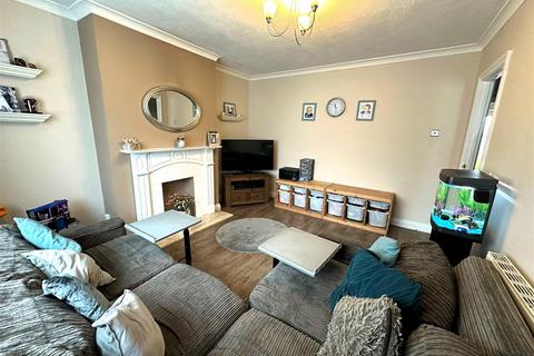 2 bedroom maisonette for sale, Wellington Road, Bedfont