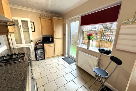 2 bedroom maisonette for sale, Wellington Road, Bedfont