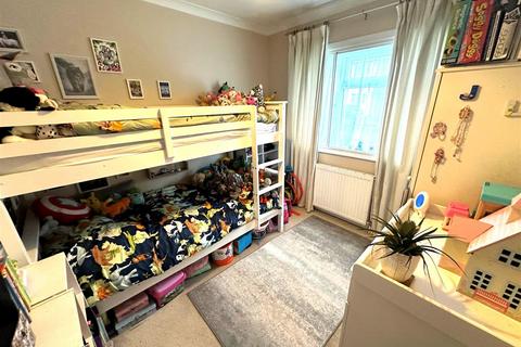 2 Wellington Road, Feltham, TW14 9QX