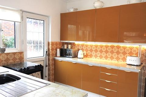 5 West Mead, Epsom, KT19 0BJ