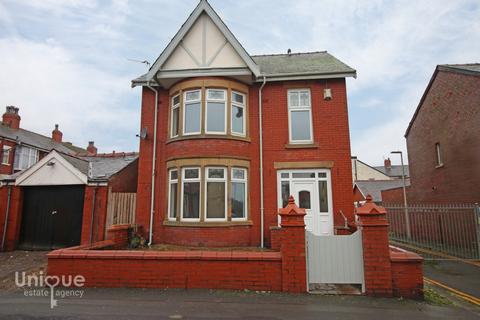 4 bedroom detached house for sale - Cornwall Avenue,  Blackpool, FY2
