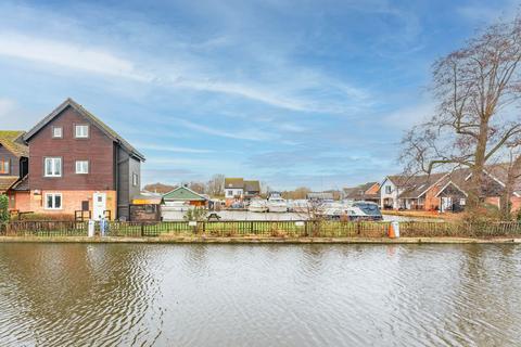 3 bedroom cottage for sale, Staitheway Road, Wroxham