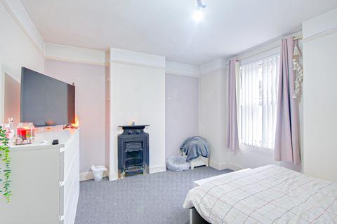 2 bedroom end of terrace house for sale, Swan Road, Kingsholm, Gloucester, GL1