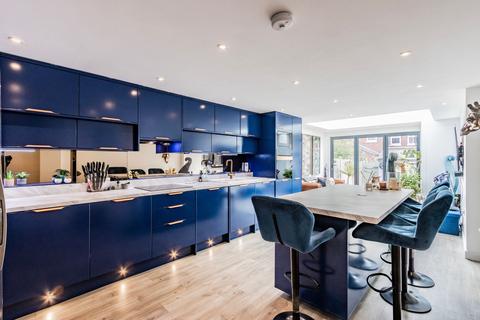 77 Carrow Road, Norwich, NR1 1HS