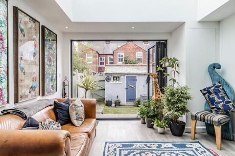 77 Carrow Road, Norwich, NR1 1HS