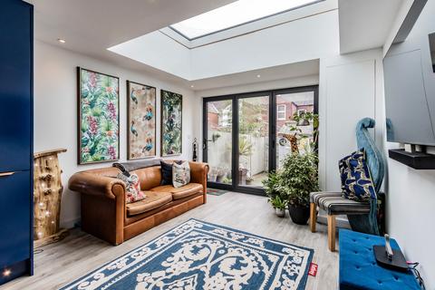 77 Carrow Road, Norwich, NR1 1HS