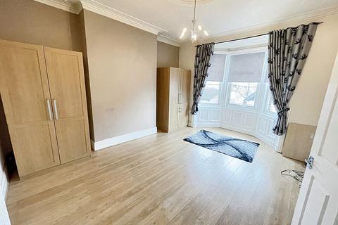 3 bedroom flat for sale - Talbot Road, West Harton, South Shields, Tyne and Wear, NE34 0QJ