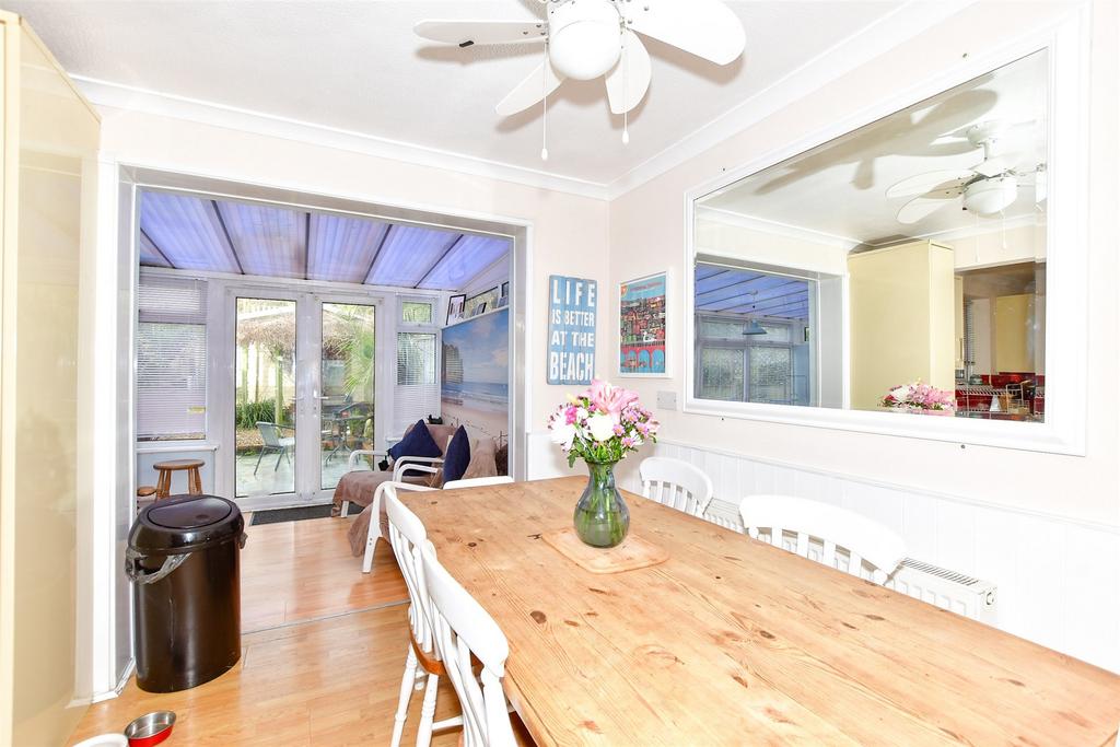 Kitchen/Dining Area