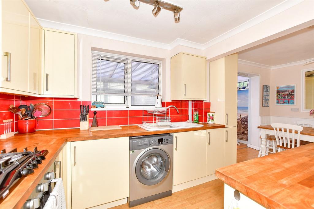 Kitchen/Dining Area