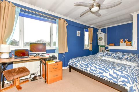 24 Chalcroft Road, Folkestone, CT20 3NG