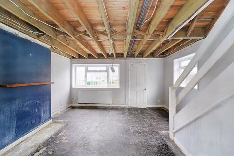 45 West Close, Ashford, TW15 3LN