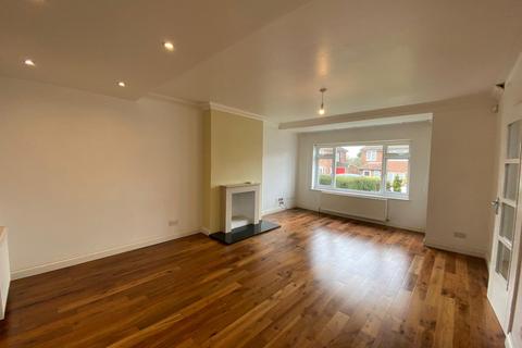 3 bedroom flat to rent - Elsework Road, High Wycombe