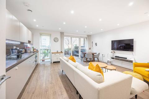 3 bedroom terraced house to rent, Moorhen Drive, Hendon, London, NW9