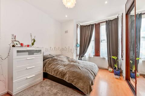 2 bedroom flat for sale, ELMDALE ROAD, Palmers Green, London, N13
