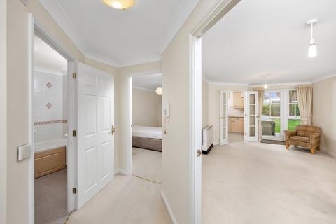 1 bedroom ground floor flat for sale - Wavertree Court, Horley RH6