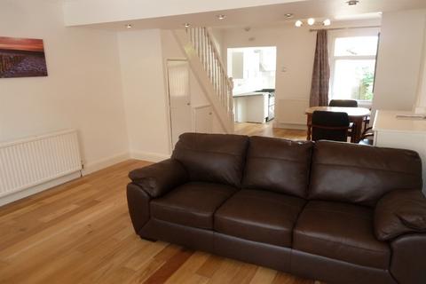 3 bedroom terraced house to rent, Sherman Road, Reading, RG1