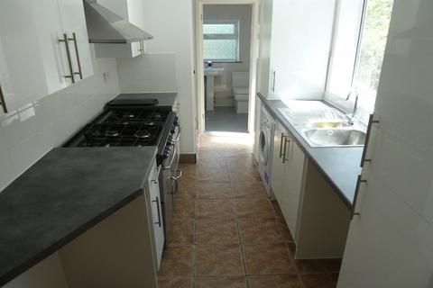 3 bedroom terraced house to rent, Sherman Road, Reading, RG1