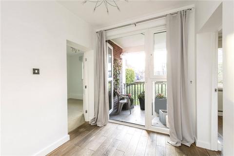 3 bedroom apartment for sale - Abbott House, Nightingale Lane, London, SW12