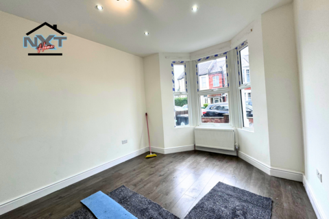 3 bedroom terraced house to rent, Canterbury Road, Leyton, E10
