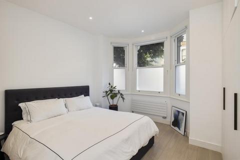 104a College Place, London, NW1 0DJ