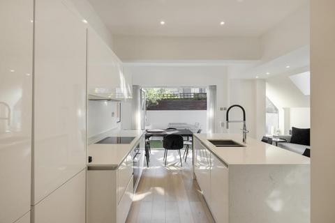 104a College Place, London, NW1 0DJ
