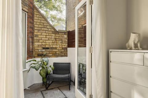 104a College Place, London, NW1 0DJ