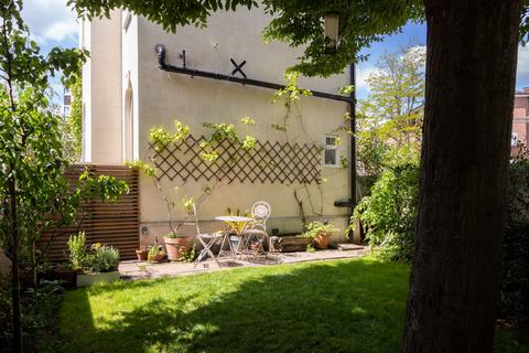 61 Lyme Grove, London, E9 6PX