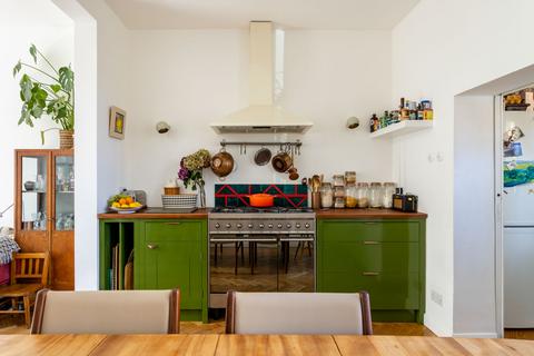 61 Lyme Grove, London, E9 6PX