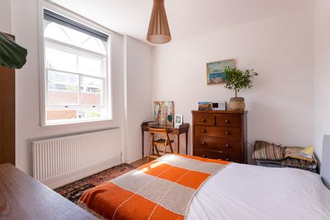 61 Lyme Grove, London, E9 6PX