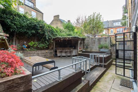 3 Holmbury View, London, E5 9EG