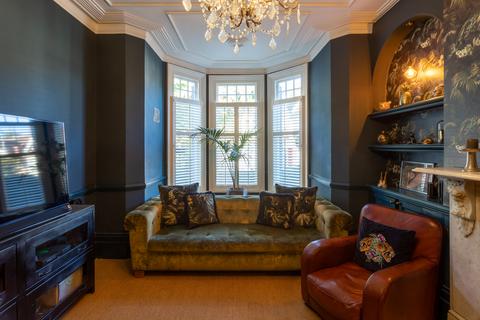 3 Holmbury View, London, E5 9EG
