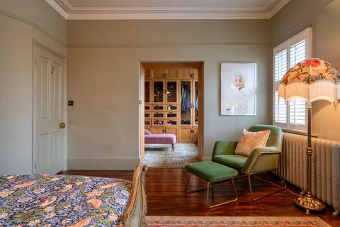 3 Holmbury View, London, E5 9EG