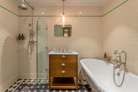 3 Holmbury View, London, E5 9EG