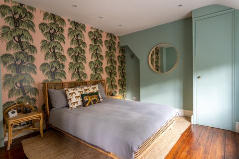 3 Holmbury View, London, E5 9EG