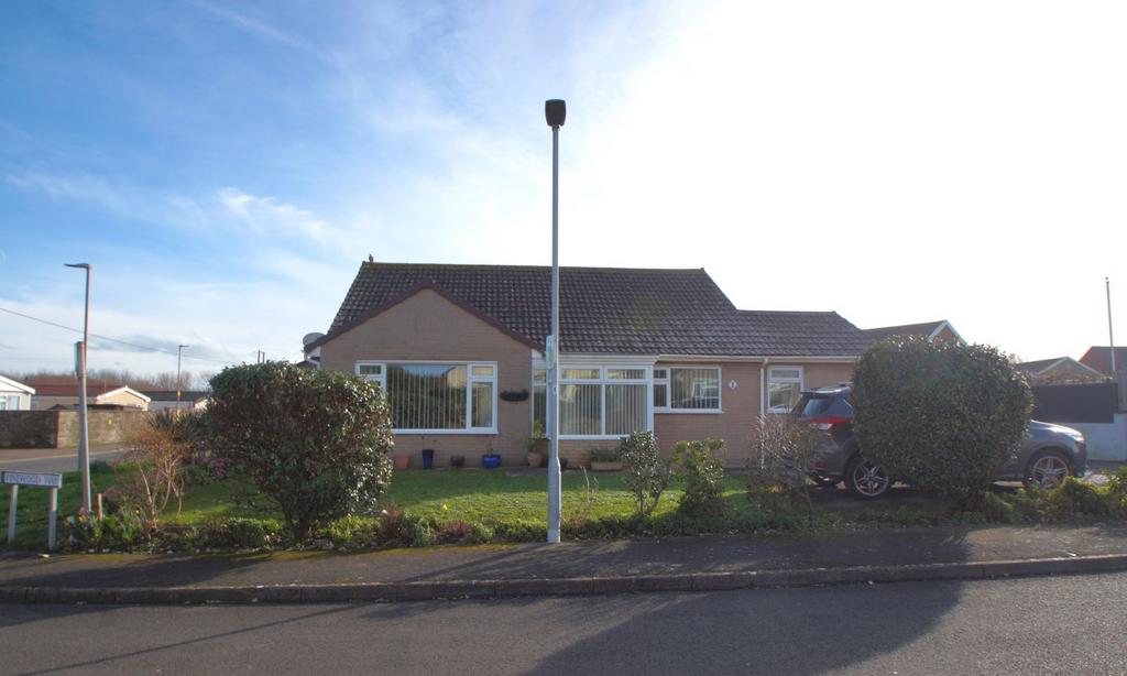 Pinewood Way, Brean, BurnhamonSea, Somerset, TA8 3 bed bungalow for