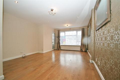 3 bedroom terraced house to rent, Cranford Drive, Hayes