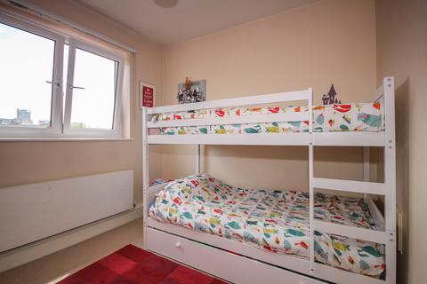 2 bedroom flat to rent, West Lane, London SE16
