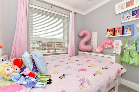56 Cobsdene, Gravesend, DA12 5JB
