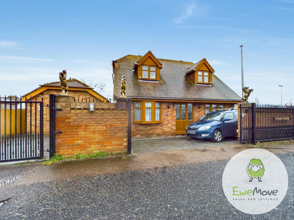 Queenborough Road, Minster on Sea, Sheerness, Kent, ME12 4 bed detached