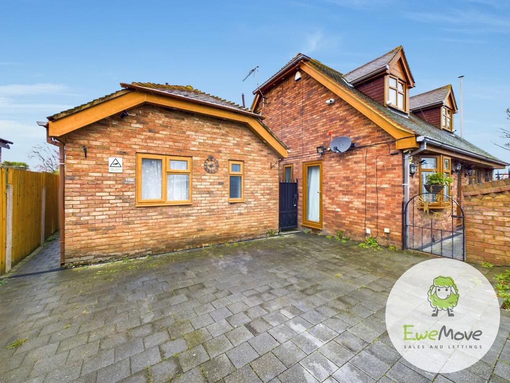 Queenborough Road, Minster on Sea, Sheerness, Kent, ME12 4 bed detached