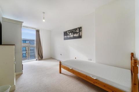 2 bedroom flat for sale, Malthouse Court, High Street, Brentford, TW8
