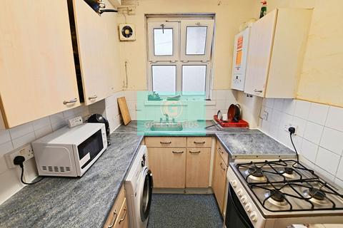 3 bedroom apartment for sale, Nestor House, Old Bethnal Green Road, London, E2