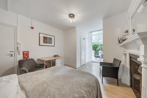 Studio to rent, 58 Prince's Square, London W2