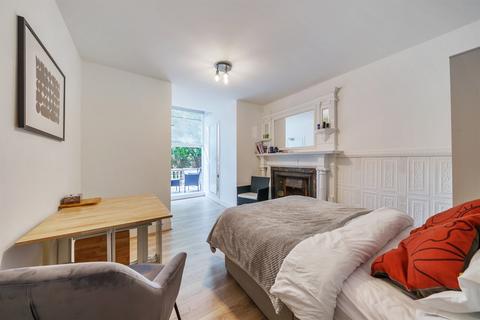 Studio to rent, 58 Prince's Square, London W2