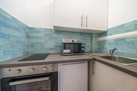 Studio to rent, 58 Prince's Square, London W2