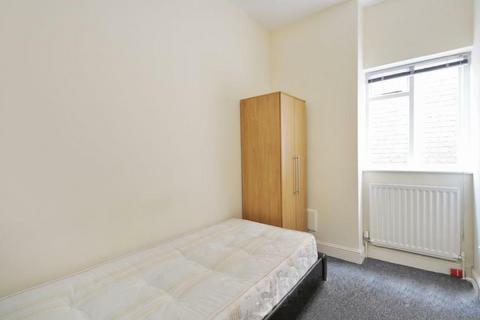 2 bedroom flat to rent, Exeter Road, London